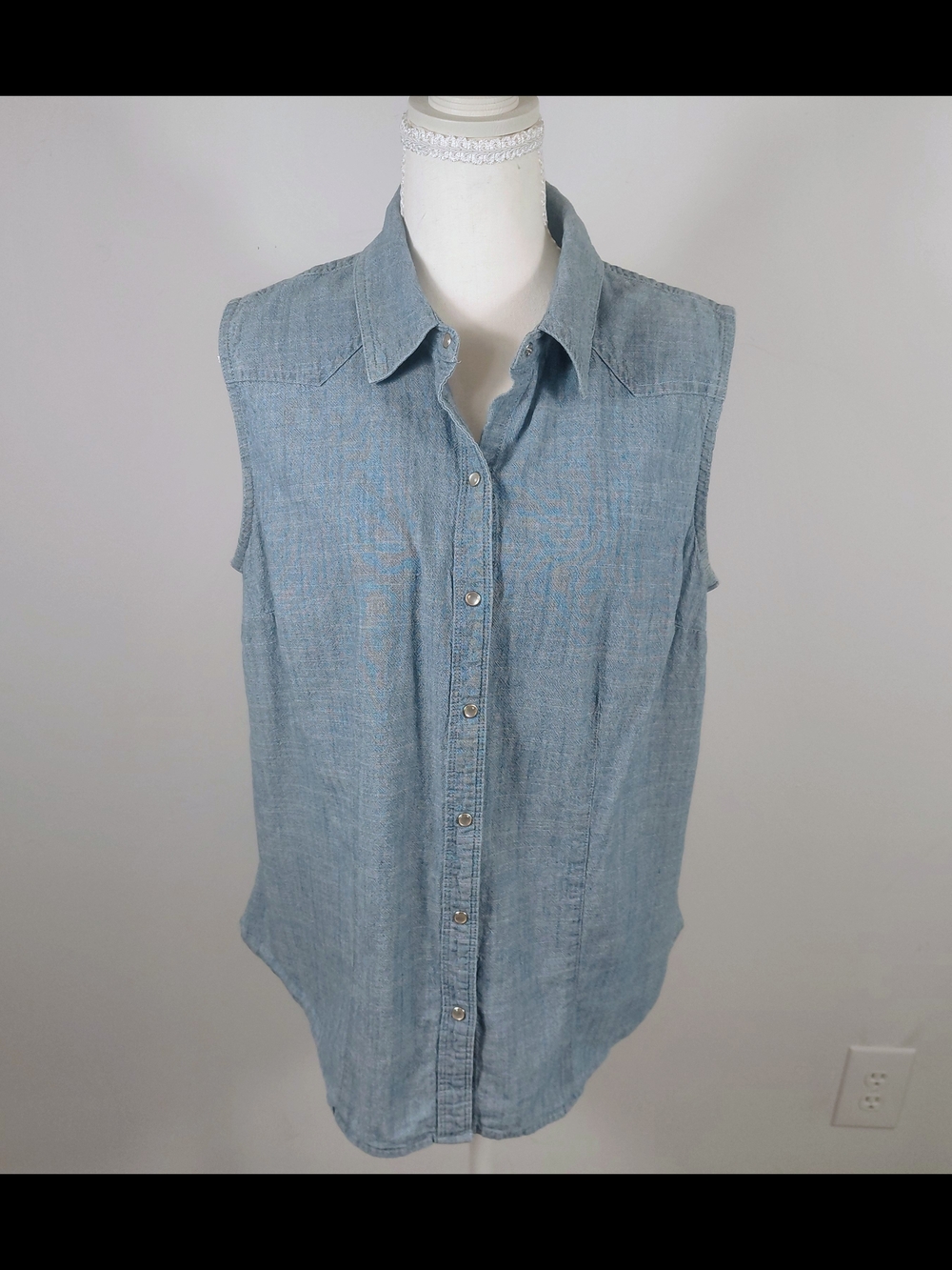 Bit & Bridle Light Blue Sleeveless Western Button-Down Chambray Sz M Top